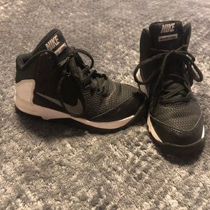 Nike Without A Doubt basketball shoes size 11.5